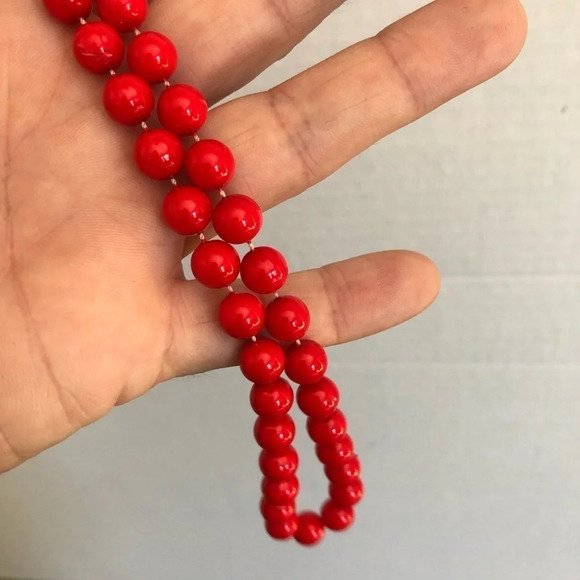 Vtg Cherry Red Beaded Necklace - Picture 3 of 6